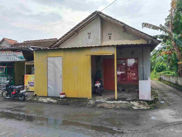 Dikontrakan rumah timur lapangan pasutan bisa untuk buka usaha
