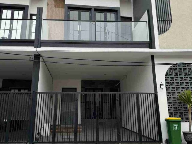 dijual rumah new gress siap huni di ketintang baru