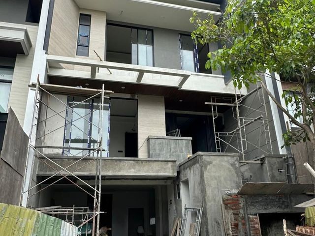 Dijual Rumah Baru Gress Bangunan 3 Lantai Citraland Cluster Woodland Surabaya Barat