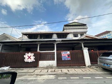 Rumah dijual di Jakarta Pusat - Garasi