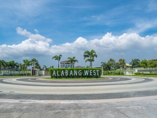 Good deal! Alabang West lot backing Manila Southlinks Golf