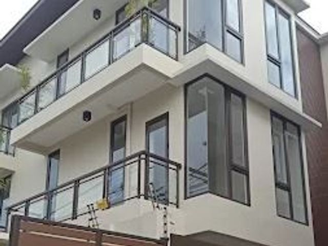 Mandaluyong Townhouse Unit For Sale