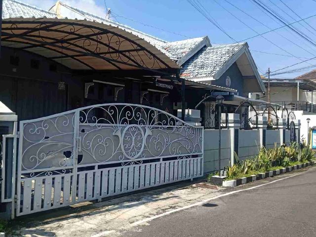 DIJUAL RUMAH LEBDOSARI SEMARANG, DEKAT JALAN ABDULRAHMAN SALEH, SEMARANG BARAT