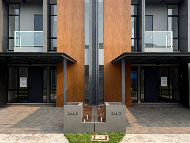 Rumah Murah Siap Huni 2 Lantai, Unit terbatas, Lokasi Dekat Tol JORR 2