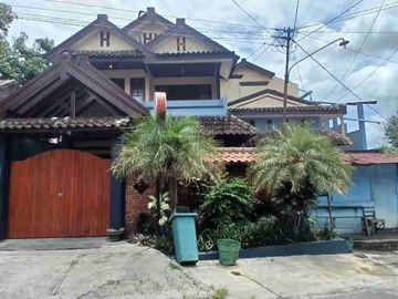 Rumah untuk disewakan di Sewu - Garasi