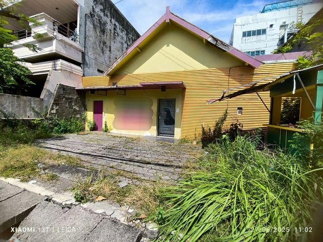 Rumah di jalan Seroja