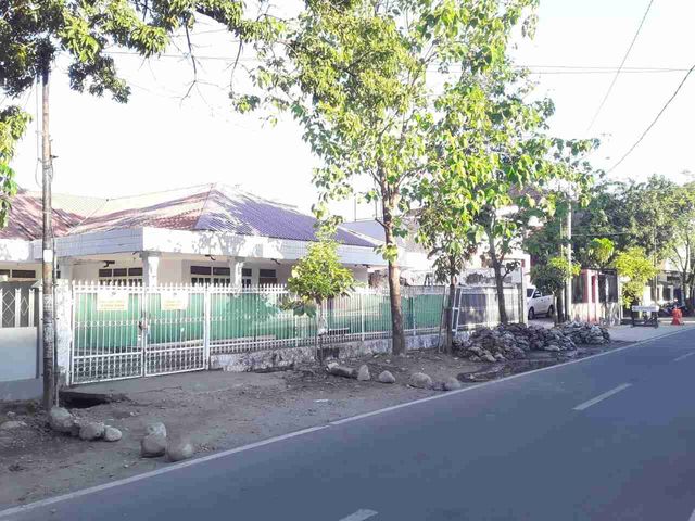 rumah dengan tanah luas dekat pettarani belakang hotel claro makassar