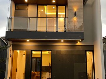 Siap Huni Rumah 2 Lantai Dekat Pintu Toll Limo
