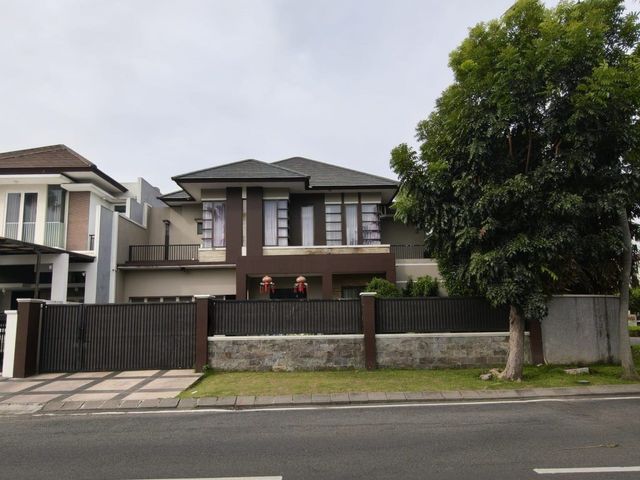 Dijual Rumah berlokasi di Royal Residence (DT)