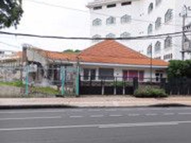 Rumah di Raya Darmo