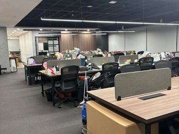 Jakarta Selatan - AC, Air, Hot water, Pay TV access