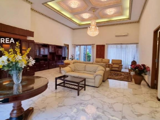 DIJUAL RUMAH MEWAH SIAP HUNI DI SOLO DEKAT SRIWEDARI