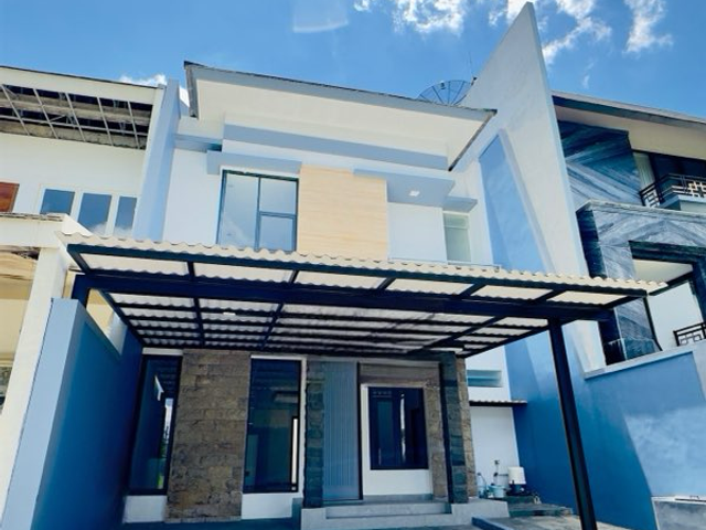 DIJUAL rumah Pakuwon city dekat pakuwon city mall (pcm)