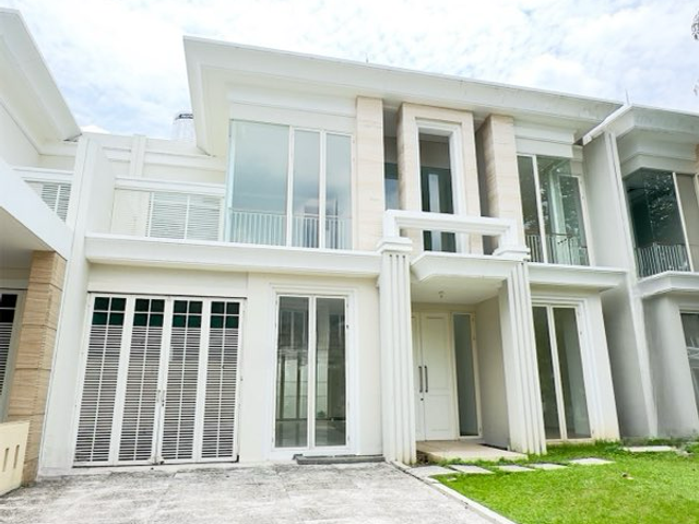 DIJUAL rumah Pakuwon city dekat Pakuwon city mall (pcm)