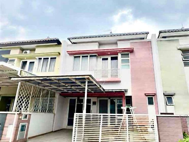 DIJUAL rumah Pakuwon city dekat Pakuwon city mall (pcm)
