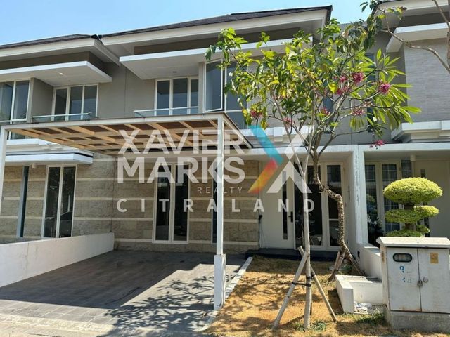 Rumah Green Lake, Bangunan 2 Lantai Hunian Nyaman