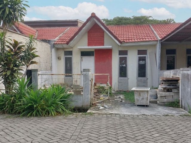 Beli Tanah, Bonus Bangunan! Rumah di Cluster Row Jalan 2 Mobil Grand Mutiara Gading Dekat MM2100 Setu Bekasi