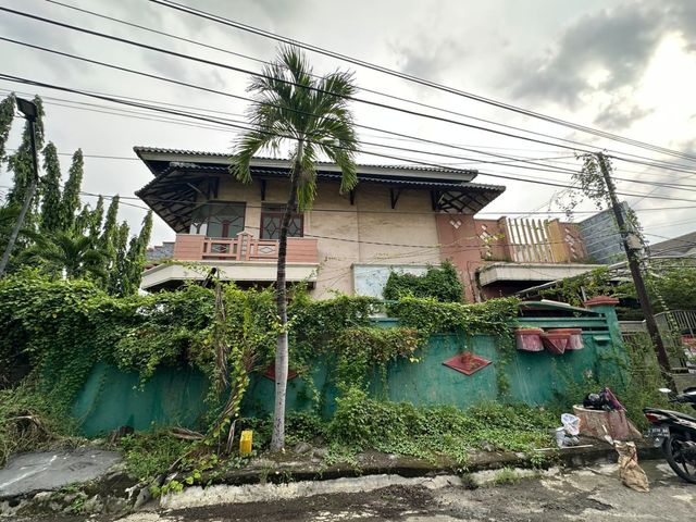 Di Jual Rumah mewah model Lama!  Daerah Baruk Utara Lokasi di jalan raya utama  Belakang superindo merr