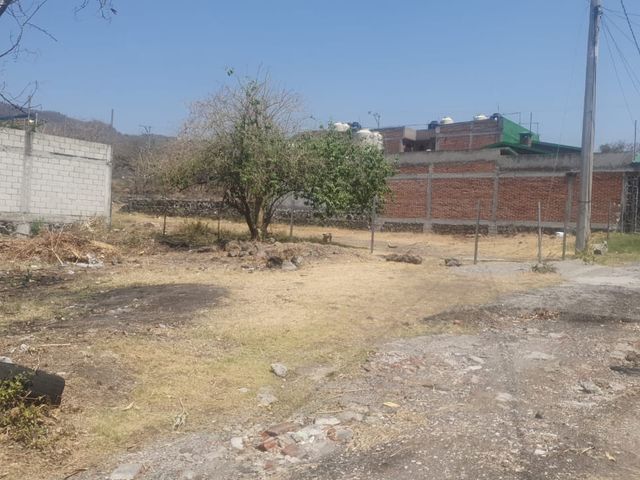 Terreno plano en esquina de uso habitacional