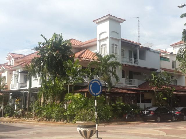 Jual rumah Bukit Gading Mediterania Kelapa Gading, Hoek, Jalan Lebar, Negooo