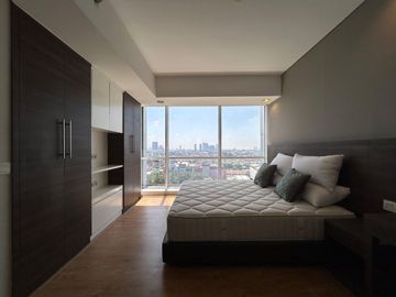 Jakarta Selatan - AC, Air, Hot water, Pay TV access