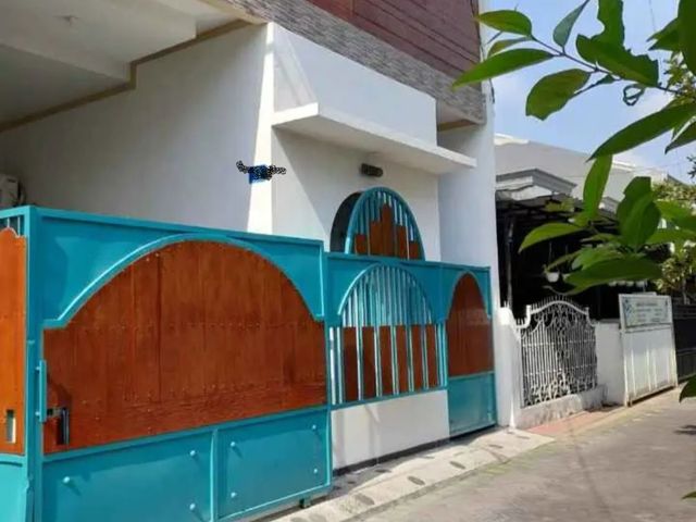 Dijual rumah 2 lantai di grand ketintang asri semi furnished (PP)