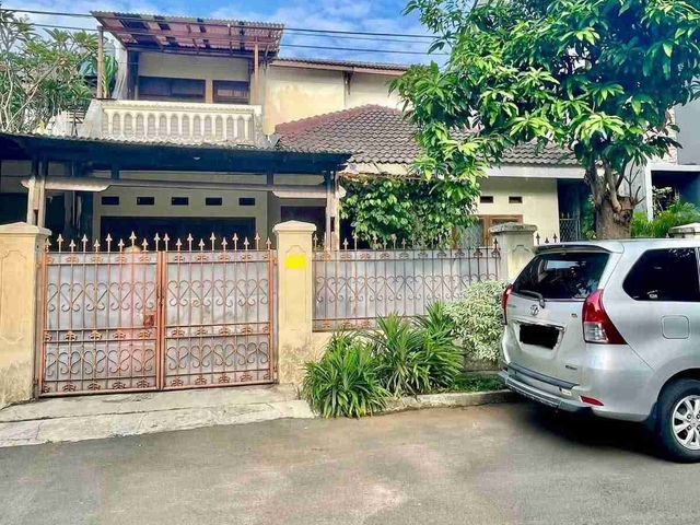 Rumah lama komplek favorite Cirendeu Harga siap Nego