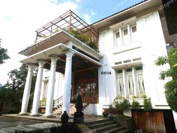 Jakarta Selatan - Keamanan 24 jam, Kolam renang