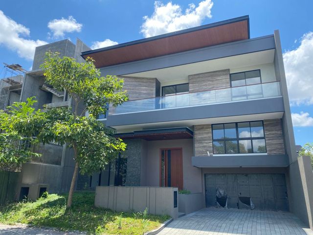 Jual rumah modern minimalist pakuwon Lisbon