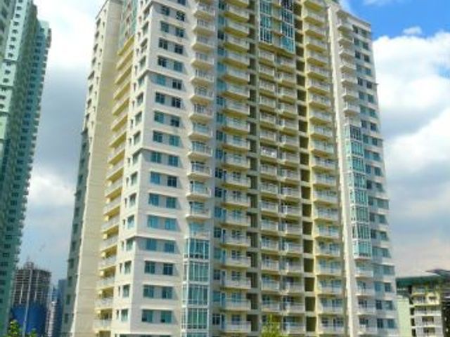Studio Condo Unit For Sale in The Aston Place - Two Serendra, Fort Bonifacio, Taguig City
