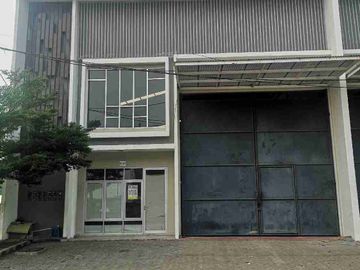 Gresik, Jawa Timur - Garasi, Listrik, Rumah jaga