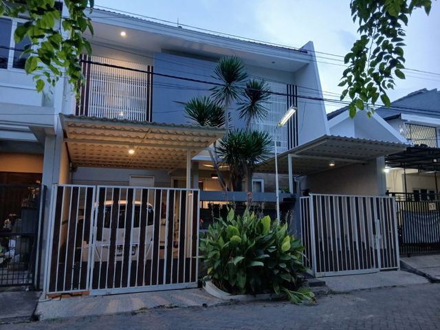 Dijual Rumah Second Terawat dan Siap Huni Semi Furnish di Klampis