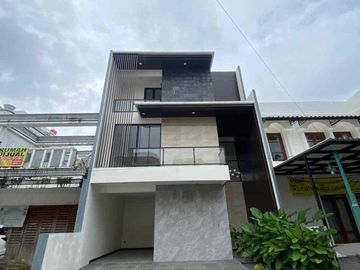 Jakarta Selatan - Garasi, Balkon, Listrik