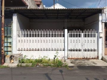 Rumah Simolawang Baru  STRATEGIS
