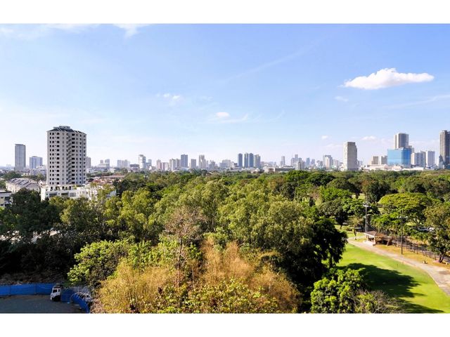 Pre-Selling: 2 Bedroom Unit 8C at Shang Residences at Wack Wack | 142 sqm + FREE Solo Parking