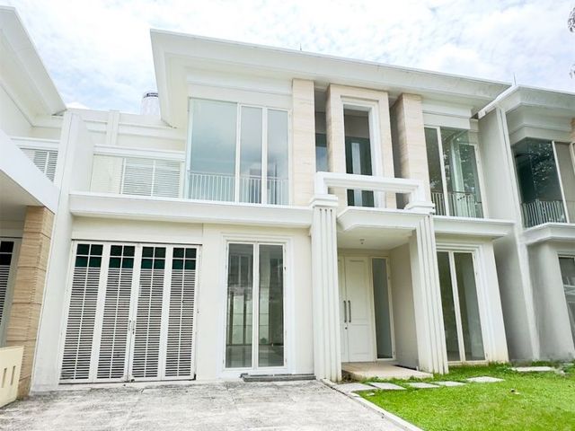 Dijual Rumah Bagus Pol 2 Lantai Mewah di Pakuwon City