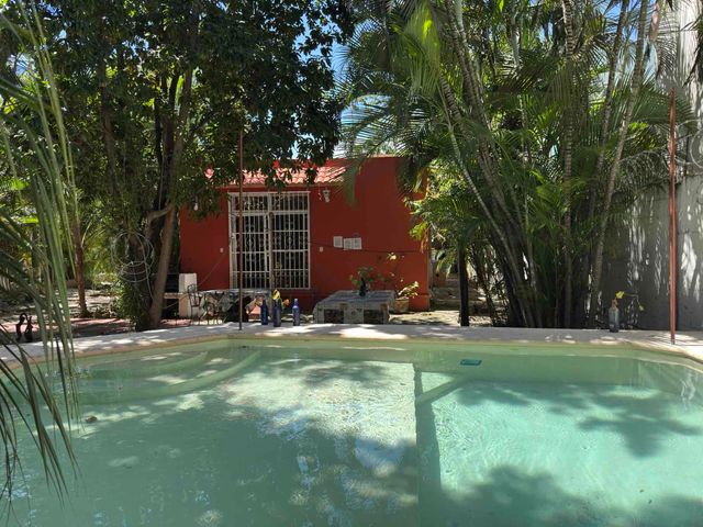 Se Vende propiedad con casa y apartamentos