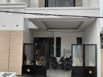Dijual  Rumah American Classic Babatan Pantai Dekat Kenjeran