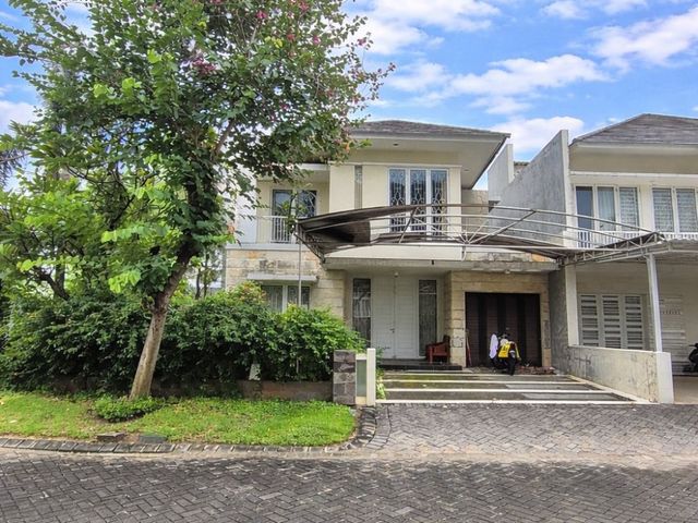 DIJUAL RUMAH HITUNG TANAH ROYAL RESIDENCE HOOK