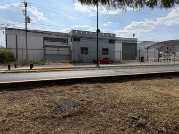 Renta de bodega comercial a pie de blvd San Juan Bosco esquina malaquita Ideal para comercio