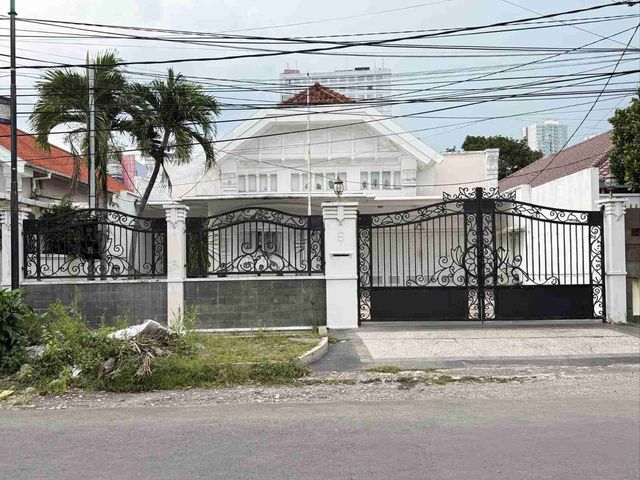 Disewakan Rumah hanya 10 meter dari Raya Gubeng - Surabaya Pusat.