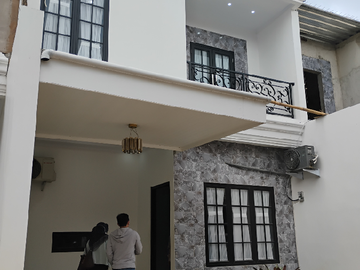 2 JT all in, booking langsung akad. DP 0, free semua biaya. Cicilan mulai 6jutaan. 2lantai+rooftop. 2.5 KM LRT Harjamukti & TJ Cibubur