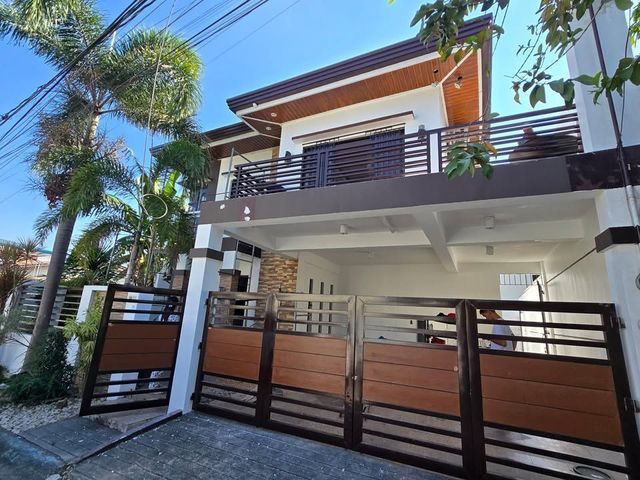 180 sqm House & Lot for Sale in BF Resort Village, Las Piñas City, Fully Renovated 5 Bedrooms