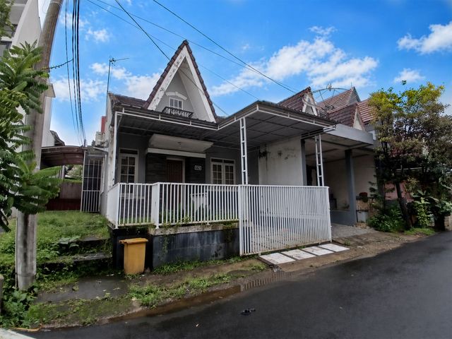 DISEWA RUMAH TAHUNAN BAGUS SIAP HUNI DI SENTUL CITY SSR1050