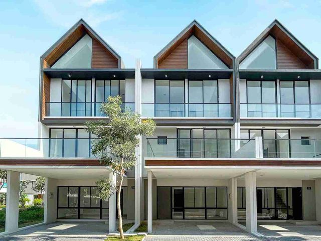 Rumah Teras 3 Lantai di PIK 2