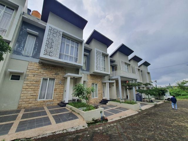 Villa Modern Minimalis, Lingkungan Asri & Nyaman