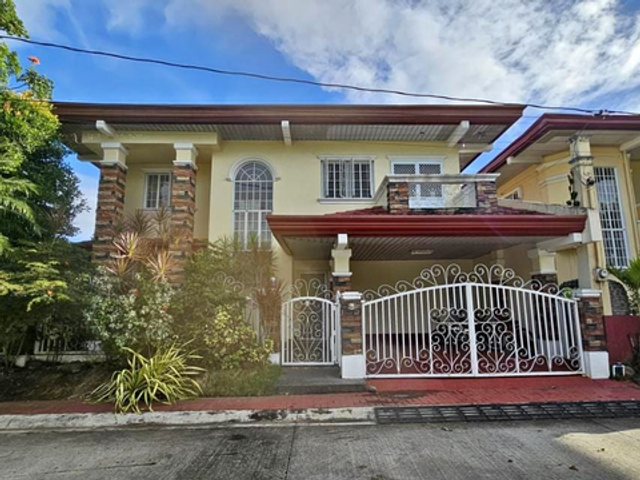 2 Storey House and Lot for Rent in La Residencia, Sta. Rosa, Laguna
