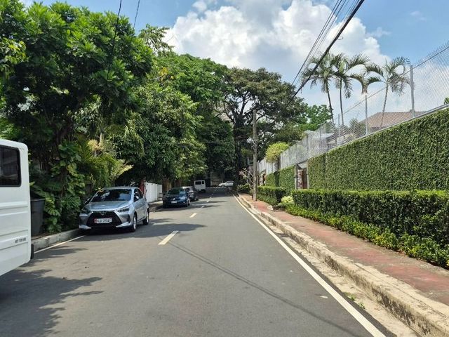 FOR SALE: ₱107.5M Corner Residential Lot – New Manila, Quezon City