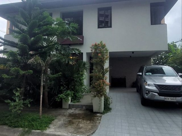 FOR SALE! 6 Bedrooms in Bloomfields, Tagaytay City