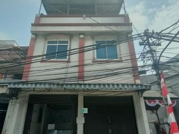 Jual Rumah Lokasi Pinggir Jalan 3 Lantai di Pademangan